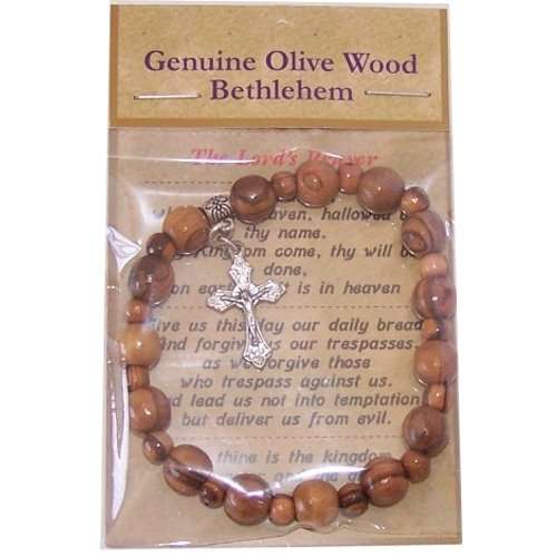 Pulsera religiosa de madera de olivo elástica con Crucifijo en tono plateado empaquetada como regalo con un Certificado de Autenticidad y origen especial y una tarjeta de regalo de la Oración del Señor GRATIS