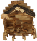 Conjunto en miniatura de madera de olivo con establo 12 piezas