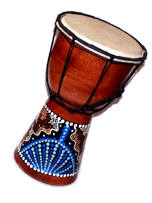 Tambor Djembe o Jembe con tallado de naturaleza y animales de Jerusalén - Tamaño mediano (25 cm de alto) de Holy Land Market