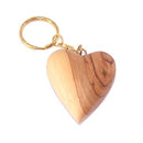 Llavero o anillo de corazón tallado en madera de olivo de Jerusalén - 2 pulgadas de largo y 1 pulgada de grosor