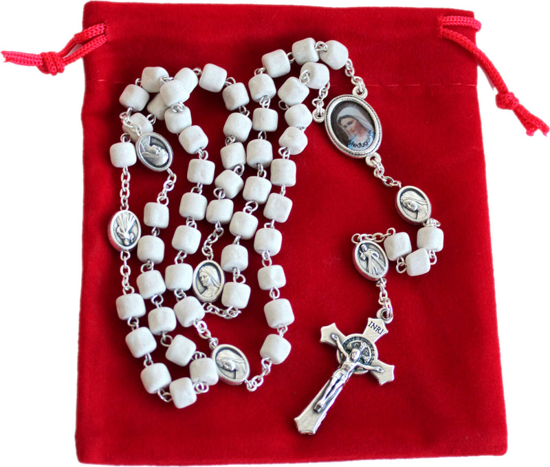 MEDJUGORJE - Rosario hecho de la colina de la aparición directamente de MEDJUGORJE. (20 pulgadas de largo) - cruz de plata