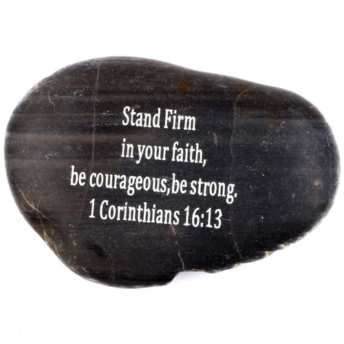 Colección de Piedras Negras Bíblicas Inspiracionales Grabadas del Mercado de Tierra Santa - Piedra III: 1 Corintios 16:13: "Mantente firme en tu fe, sé valiente, sé fuerte.