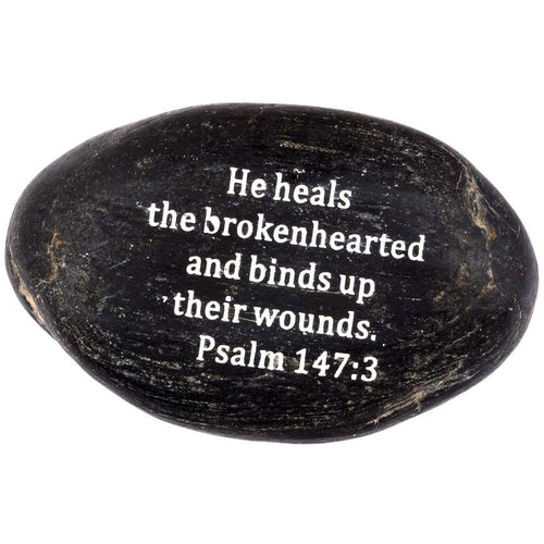 Mercado de Tierra Santa Colección de Piedras Negras Bíblicas Inspiradoras Grabadas - Piedra VII : Salmo 147:3 :" Él Sana a los quebrantados de corazón, y venda sus Heridas