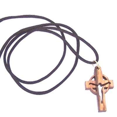 Crucifijo Moderno estilo Celta - collar de madera de olivo, el collar mide 60cm de largo - 23.5 pulgadas