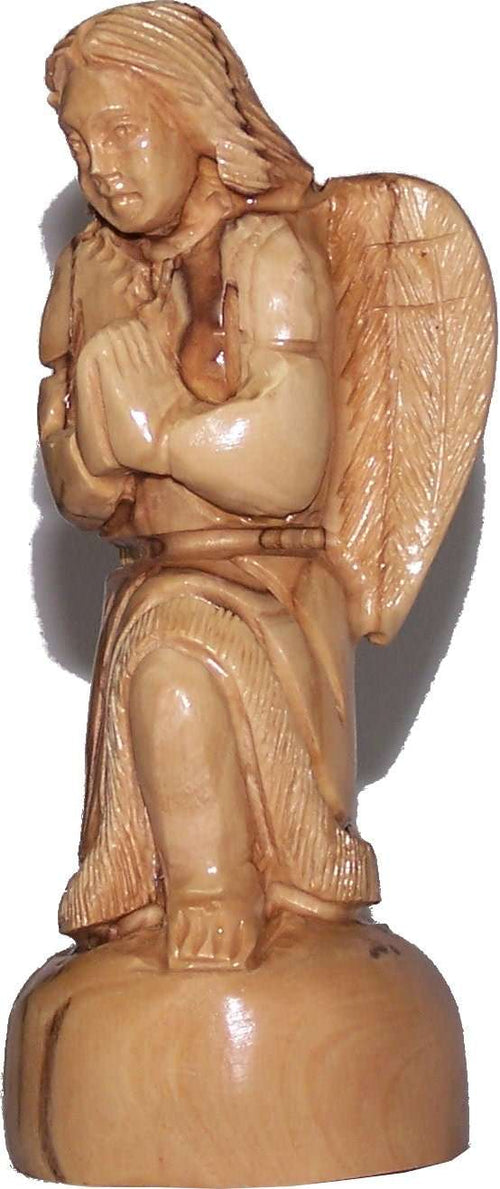 Pequeño ángel de rodillas en oración - tallado en madera de olivo (13.5 cm o 5.4 pulgadas)