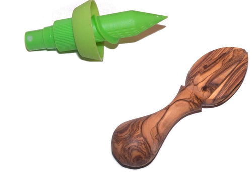 Exprimidores de limón / Primer exprimidor de cítricos tallado en dura madera de olivo de Belén (5.5 pulgadas) y el segundo es un rociador de jugo de silicona - Marca registrada Asfour Outlet
